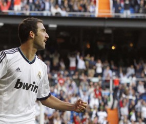 爱游戏体育官方 -田径赛场焦点！西班牙队对阵德国队，超级对决，球迷热情点燃赛场